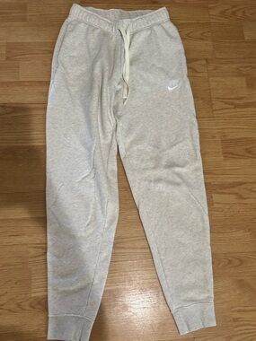 Nike Sweats Light Heather Gray Jogger Sweatpants
